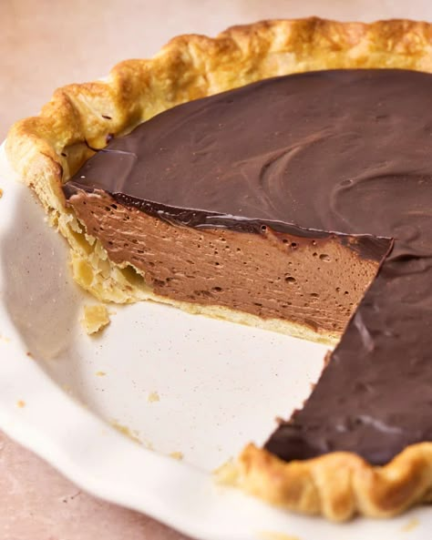 The most decadent chocolate mousse pie recipe from scratch. Real chocolate mousse with intense chocolate flavor and luxurious silky texture. Homemade Ganache, Butter Recipes Homemade, Chocolate Mousse Pie, Chocolate Tarts Recipe, Mousse Pie, Tart Dough, Tart Filling, Chocolate Crust, Recipes For Diabetics