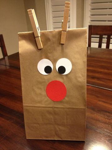 Could add paper antlers to the clothespins to make this an easy, usable, gift bag. Kindergarten Christmas Party, Reindeer Gifts, Christmas Kindergarten, 12 December, Cadeau Diy, Preschool Christmas, Brown Paper Bag, Brown Bag, Christmas Gift Bags