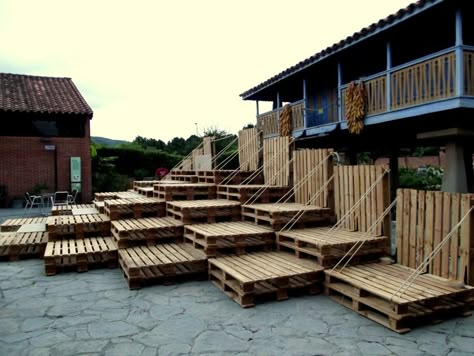 Shipping Pallet, Church Stage Design, Church Stage, Outdoor Cafe, Urban Furniture, Street Furniture, Cafe Shop, Diy Pallet Projects, Beer Garden