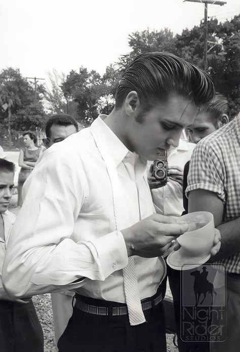 Elvis Presley Hair, Suspicious Minds, Elvis Presley Images, Young Elvis, Elvis Presley Pictures, Elvis And Priscilla, Cant Help Falling In Love, Elvis Presley Photos, His Voice