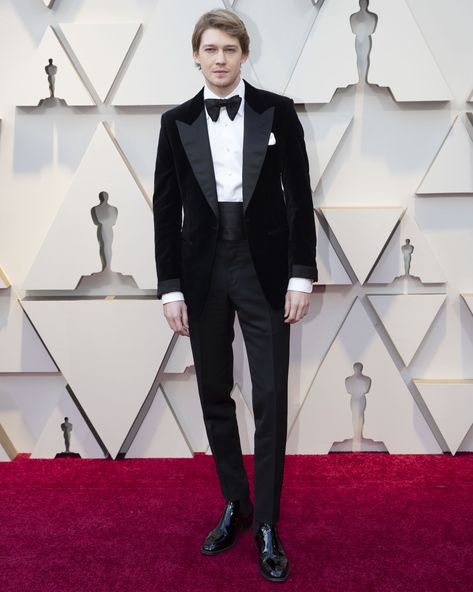 Joe Alwyn wore TOM FORD to the 91st Annual Academy Awards in Los Angeles.  #TOMFORD #Oscars Tom Ford Tuxedo Men, Tom Ford Wedding Suit, Tom Ford Groom Suit, Tom Ford Black Suit, Tom Ford Tuxedo, Joe Alwyn, Style Girlfriend, Classic Tuxedo, Tom Ford Suit