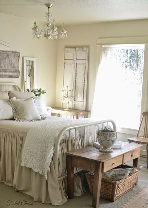 French Shabby Chic Bedroom, Farmhouse Chic Bedroom, French Country Decorating Bedroom, Decorate My Room, Cottage Bedrooms, Country Bedroom Decor, Country Bedrooms, French Country Bedroom, Chic Dresser