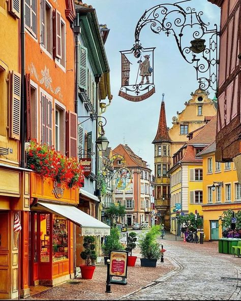 Europe Small Towns, Manga Scenery, French Scenery, Sketching References, Urban House, Europe Street, Seaside City, German Architecture, European Street