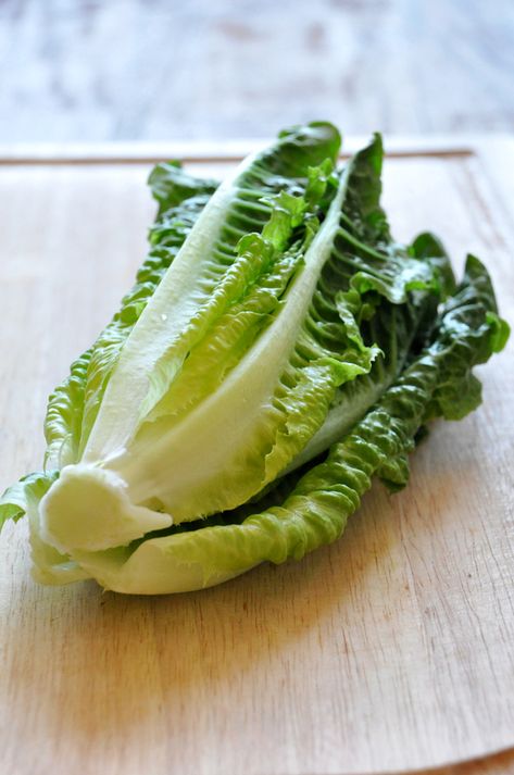 Alkaline Vegetables, Gorgonzola Dressing, Iceberg Salad, Posters For Kitchen, Beautiful Salads, Grilled Romaine Salad, Nutritional Guide, Grilled Romaine, Romaine Salad