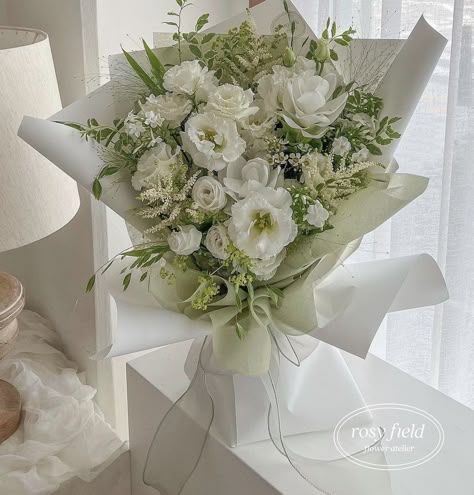 Leafy Bouquet, Flower Bouquet Green, Light Green Bouquet, White Flower Bouquet Gift, Green Flowers Bouquet, Green Flower Bouquet, Flower Bouquet Green And White, Bouquet Of Flowers Aesthetic White, White Daisy Bouquet Aesthetic