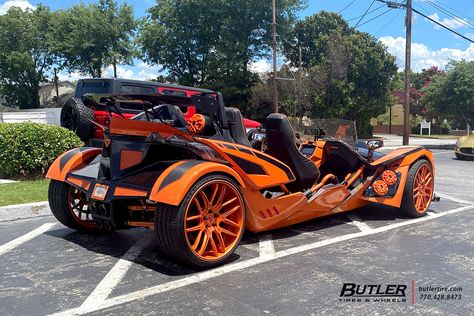 4 Seater Polaris Slingshot with 22in Savini SV63xc Wheels exclusively from Butler Tires and Wheels in Atlanta, GA - Image Number 12022 One Wheel Motorcycle, Polaris Slingshot Accessories, Polaris Slingshot Custom, 3wheel Motorcycle, Custom Slingshot, 4 Wheels Motorcycle, Motorcycle 3 Wheels, Slingshot Car, Alabai Dog