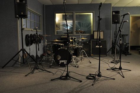 Band practice room Band Room Aesthetic School, Band Studio Aesthetic, Band Rehearsal Room, Band Setup, Practice Room, Band Rehearsal Aesthetic, Band Practice Room Aesthetic, Band Room School, Band Practice Room