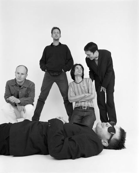 Group Photo Poses, Thom Yorke Radiohead, Group Picture Poses, Band Photoshoot, Band Photography, Group Poses, Studio Photography Poses, School Of Rock, Group Photography