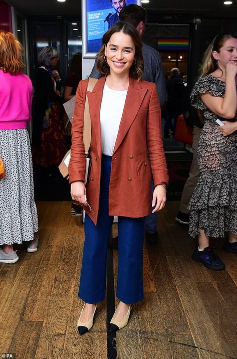 Clark Outfit, Orange Blazer Outfits, Emilia Clarke Style, Office Wear Outfit, Famous Females, Office Fits, Orange Blazer, Celebrity Style Inspiration, Cold Summer