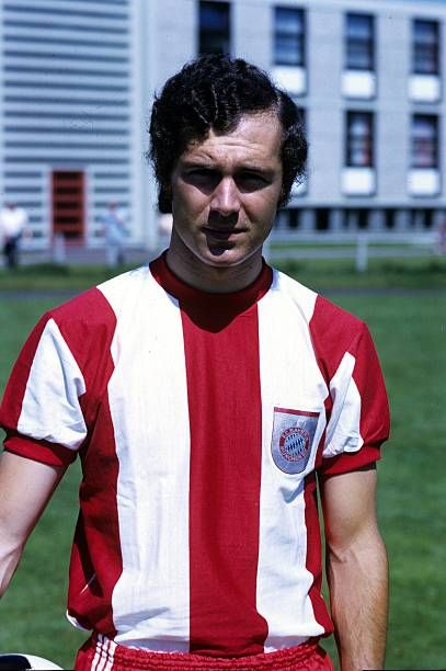 Franz Beckenbauer of Bayern Munich in 1972. Germany Team, Franz Beckenbauer, Germany Football, Fc Bayern Munich, Football Stickers, Retro Sport, Sports Hero, International Football, World Football