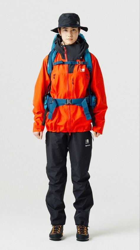 Hiking Outfit Men Mountain, Trekking Outfit Men, Mountain Climbing Outfit, Hiking Ootd, Trekking Outfit, Climbing Outfits, Mountain Gear, Hiking Fashion, Hiking Gear