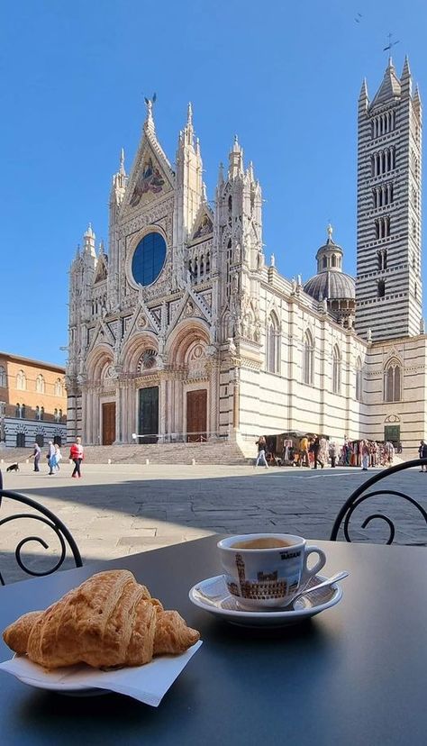 Beautiful Italy - Coffee in Siena, Italy! Siena Cathedral, Italy Vibes, Italy Coffee, Moving To Italy, Firenze Italy, Siena Italy, Living In Italy, Italy Tours, Italy Photography