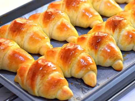 Croissant Lunch Ideas, Bread Braids, Crescent Rolls Recipes, Dinner Rolls Recipe Easy, Coffee Break Snacks, Crescent Dough Recipes, Easy Crescent Roll Recipes, Crescent Rolls Recipe, Quick Dinner Rolls