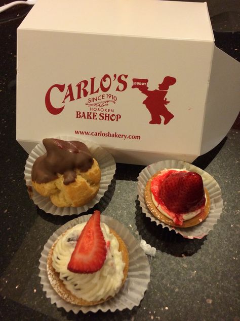 Delicious treats from Carlos Bakery Las Vegas, NV Toasted Teddy, Las Vegas Desserts, Nyc Dump, Carlos Bakery, Nyc Summer, Nyc Life, Delicious Treats, Bake Shop, Food Snapchat