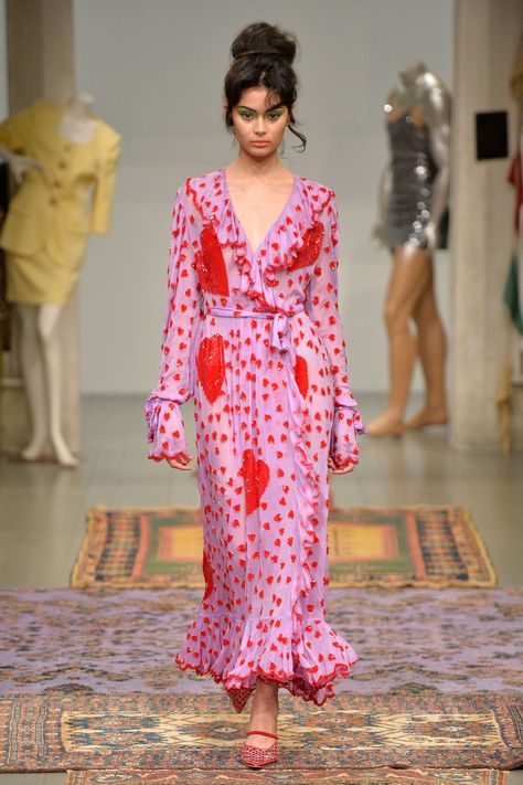 Ashish Celebrates The "Randomness Of Life"+#refinery29 Pink Dress With Hearts, Pattern Dress Outfit, Casual Trendy Outfits, Pink And Red Dress, Heart Dresses, Colorful Dress, Love Fashion, Modern Outfits, London Fashion Week