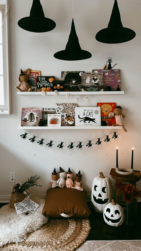 Halloween Playroom Ideas, Cute Witch Halloween Decor, Kids Bookshelf Decor, Halloween Decor Playroom, Halloween Bookshelf Decor Kids, Garland Halloween Diy, Witch Nursery Ideas, Cute Halloween Office Decor, Floating Shelves Halloween Decor