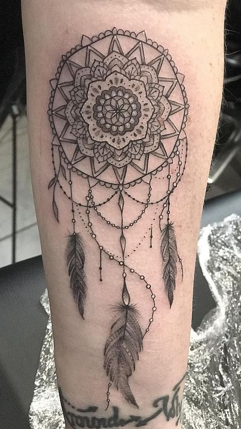 cool dream catcher mandala tattoo © tattoo artist Eloise ❤❤❤❤❤ Tattoo Waves, Mandala Tattoo Shoulder, Inked Illustration, Mandala Tattoo Designs, Mandala Dreamcatcher, Mandela Tattoo, Lotus Mandala Tattoo, Mandala Tattoos, Shoulder Piece