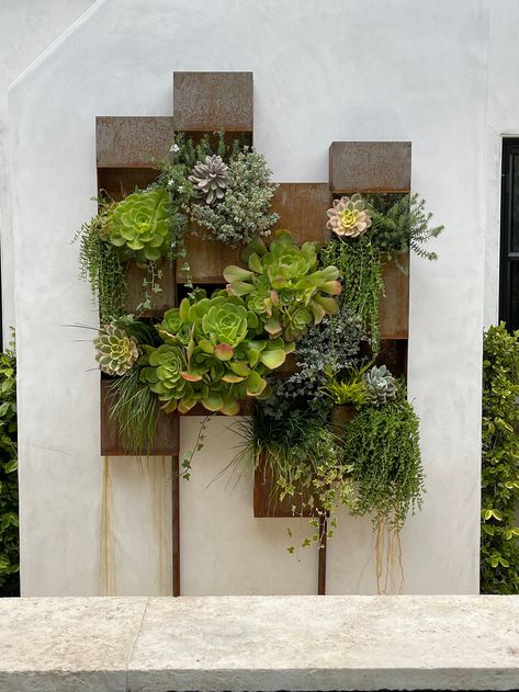 Outdoor wall art diy