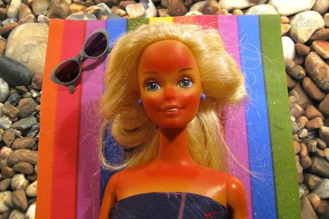 spray tanning on Pinterest | 40 Pins Natural Remedies For Sunburn, Sunburn Remedies, Sunburn Relief, Barbie Funny, Tan People, Bad Barbie, Pale Girl, Skin Natural Remedies, Face Wrinkles