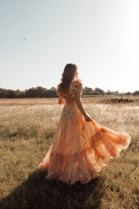 Fitted Gown Poses, Prom Editorial Photography, Senior Pic Outfit Ideas For Fall, Flowy Prom Dresses Long Sleeve, Long Dresses Flowy, Whimsical Dress Photoshoot, Field Photoshoot Big Dress, Long Flowy Dress Poses, Flowy Photoshoot Dress