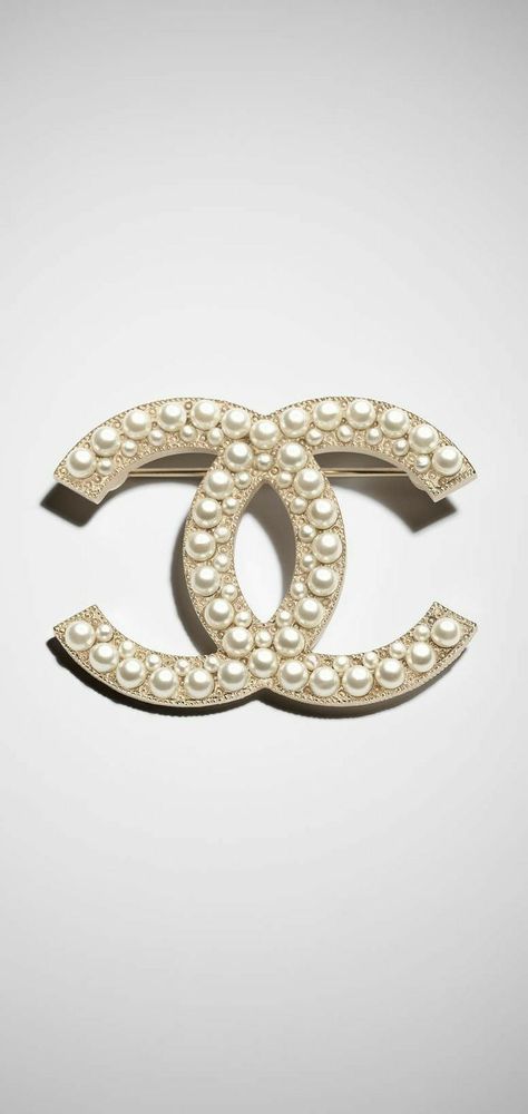 Chanel Broche Chanel, Louis Vuitton Palm Springs Mini, Chanel Poster, Chanel Aesthetic, Chanel Brooch, Chanel Pearls, Jewelry Quotes, Chanel Official, Chanel Official Website