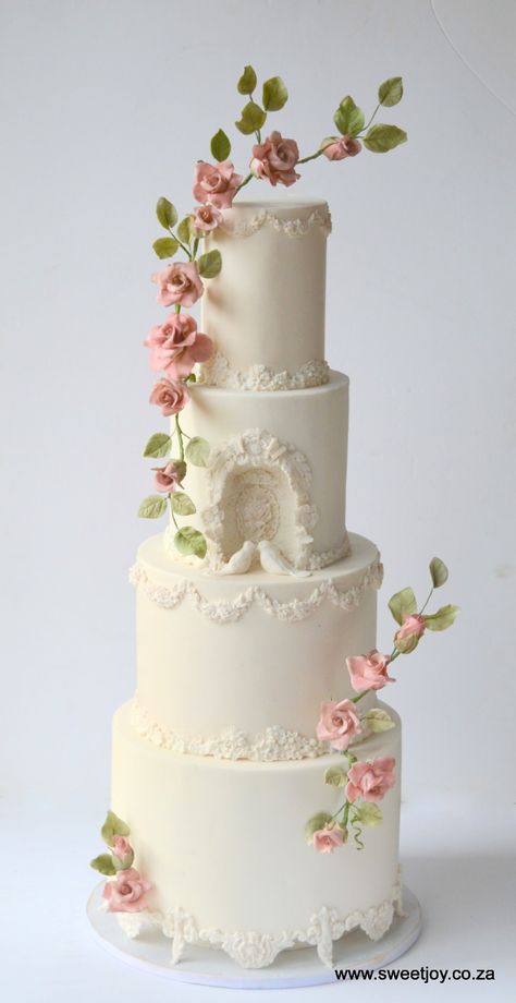 Stunning wedding cake with love birds decorated with sugar roses and bas-relief Cake With Birds, Fine Desserts, Bird Wedding Cake, Wedding Cake Birds, Fondant Cake Designs, Bird Wedding, Baptism Cake, Bolo Fake, Animal Cake