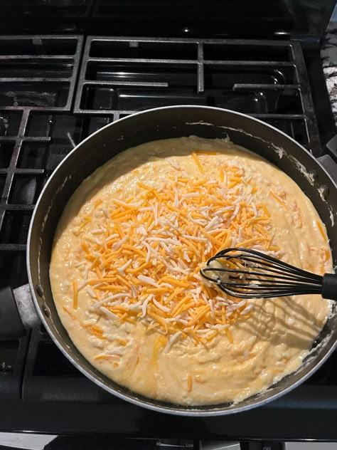 I Tried Snoop Dogg's Mack & Cheese Recipe - Parade Mack And Cheese Recipe, Mac An Cheese, New Ideas For Dinner, Dogs Recipes, Weekly Dinner Menu, Macaroni Cheese Recipes, Macaroni And Cheese Recipe, Easy To Make Appetizers, Celebrity Recipes