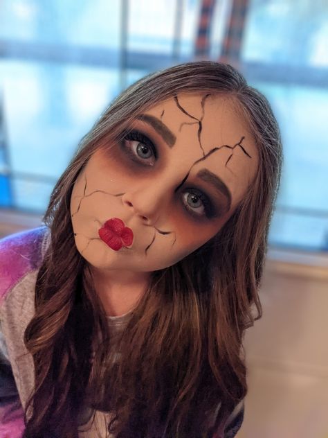 #brokendoll #creepydoll #Halloweenmakeup Scary Doll Make Up, Creepy Doll Costume Makeup, Diy Creepy Doll Costume, Creepy Dolls Costume, Doll Face Paint Halloween, Easy Doll Makeup, Broken Doll Makeup Kids, Creepy Doll Makeup For Kids, Spooky Doll Makeup