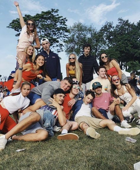 Friends Group Photo, Friend Group Pictures, Bloc Party, Boy Best Friend Pictures, Friends Group, Boy Best Friend, Best Friend Photos, Cute Friend Pictures, Friend Group