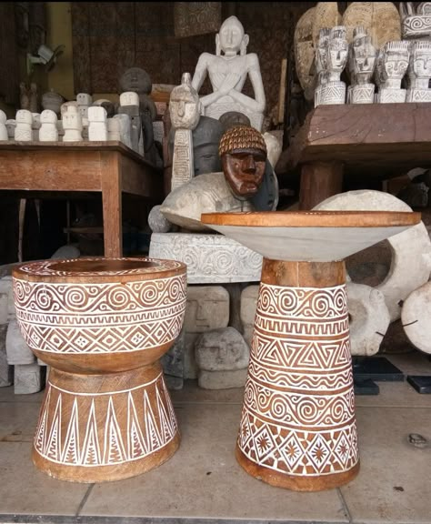 African Vases, African Stool, Island Style Decor, Stool And Table, Afro Bohemian, African Pottery, African Interior Design, African Inspired Decor, African Interior