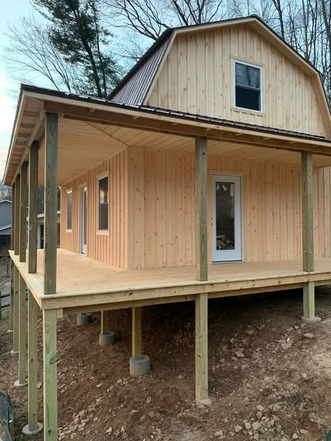 Amish Gambrel Cabins Gambrel Roof Cabin, Bushradical Cabin, Amish Built Cabins, Shed Home Ideas, Shed To Cabin, Gambrel Cabin, Tennessee Houses, Diy Cabin Plans, Small Cabin Ideas