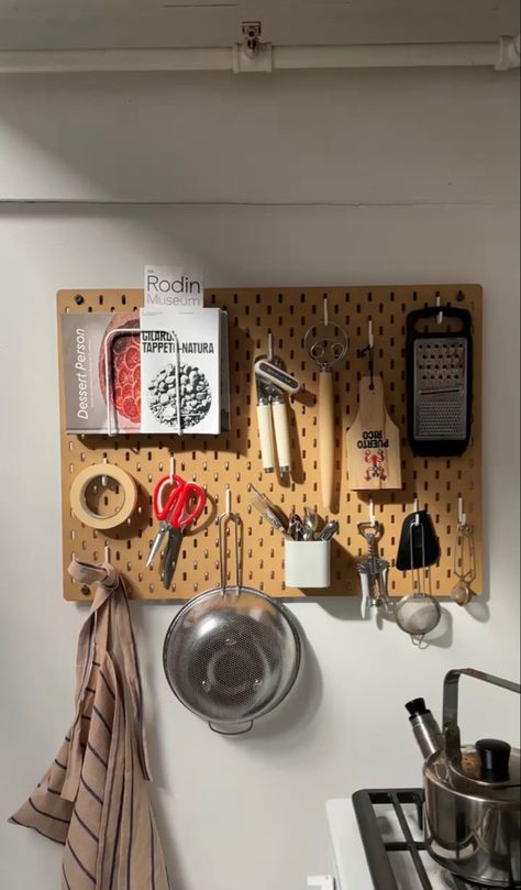 Ikea Peg Board, Peg Board Storage, Apartment Ikea, Storage For Small Spaces, Pegboard Kitchen, Kitchen Organization Ideas, Ikea Decor, Space Apartments, Apartment Makeover