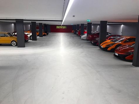 Luxury garage Munich Germany Luxurious Garage, Massive Garage, Huge Garage, Big Garage, Garage Design Interior, Luxury Car Garage, Underground Garage, House Shifting, Garage Style