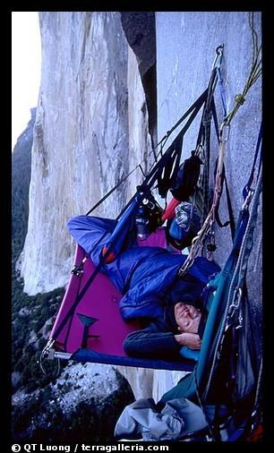 Picture/Photo: Waking up on the portaledge. El Capitan, Yosemite ... Cliff Camping, Camping Yosemite, Jimmy Chin, Yosemite Camping, Scary Photos, Haunting Photos, Living On The Edge, Beach Park, Canoeing