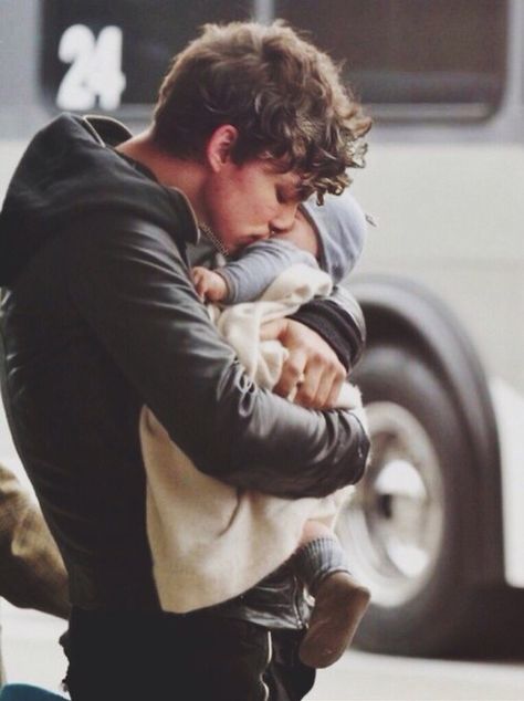 Julian Blackthorn, Image Couple, Ashton Irwin, Foto Baby, Luke Hemmings, Cute Family, Family Goals, 영감을 주는 캐릭터