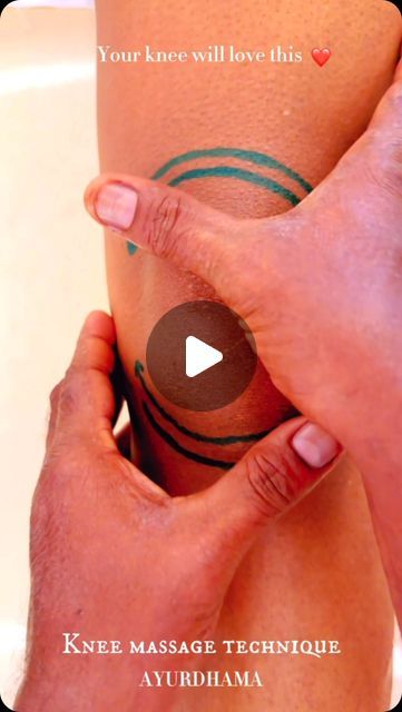 Knee Massage, Relaxing Massage Techniques, Daily Hacks, Reflexology Massage, Kinesiology Taping, Leg Massage, Health Ideas, Knee Pain Relief, Sports Massage