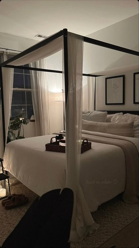 Canopy Bed Master Room Ideas, Canopy Bed Aesthetic Modern, Romantic Canopy Bedroom Ideas, Large Room Layout Bedrooms, Bedroom With Black Canopy Bed, Black Canopy Bed Ideas, Room Inspo Black Bed Frame, Bedroom Aesthetic Couple, Aesthetic Bedroom Canopy