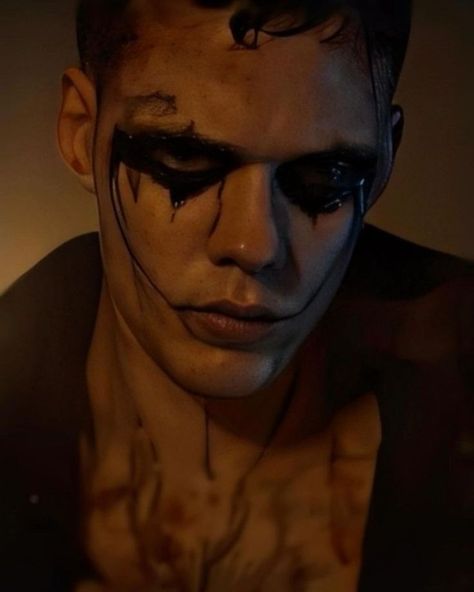 Bill Skarsgård Wallpaper, Crow Movie, I Hate Boys, Joker Makeup, Bill Skarsgard, The Crow, Hot Actors, Scary Movies, Jojo's Bizarre Adventure