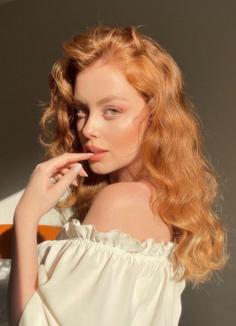 Sude Yılmaz // ig:sudeyilmz // Beautiful Redheads Light Strawberry Blonde, Belle Hairstyle, Strawberry Hair, Red Hair Inspo, Red Curly Hair, Bob Hairstyles With Bangs, Ginger Hair Color, Blonde Curly Hair, Strawberry Blonde Hair