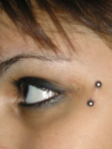 looks so purtyful but so painful! Reverse Eyebrow Piercing, Cheek Piercing, Anti Eyebrow, Face Piercings, Eyebrow Piercing, Body Mods, Piercing Jewelry, Tattoos And Piercings, Body Jewelry