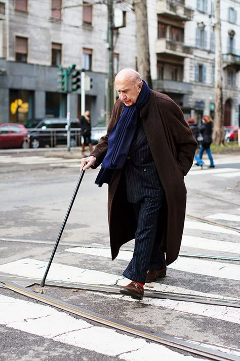 Old Man Fashion, 40 & Fabulous, The Sartorialist, Best Mens Fashion, Milan Fashion Weeks, Street Style Paris, Man Fashion, Old People, Pose References