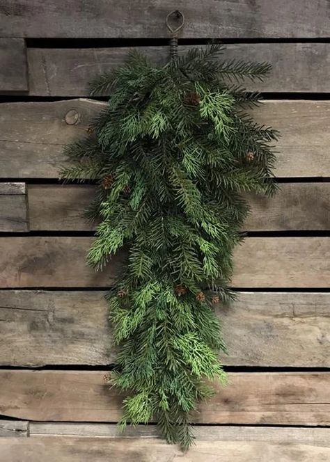 Teardrop Garland, Geometric Terrarium Wedding, Holiday Centerpieces Christmas, Greenery Wedding Centerpieces, Holiday Greenery, Geometric Terrarium, Green Garland, Terrariums Kits, Holiday Garlands