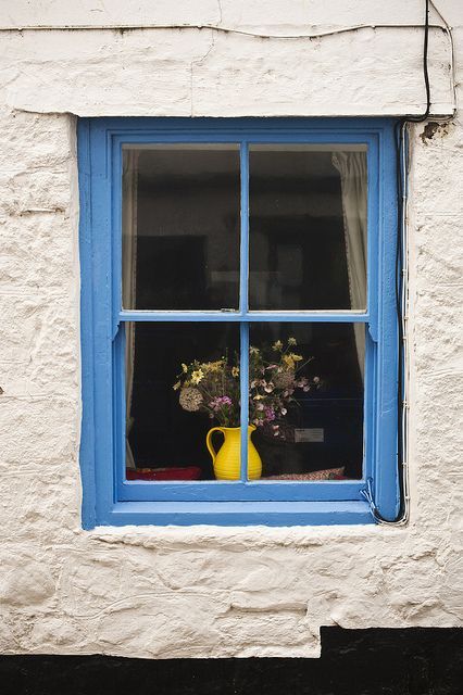 Blue Passions British Homes, Cottage Windows, Beautiful Windows, Old Windows, Window Dressings, Blue Door, Old Doors, Window View, Window Pane