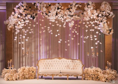 Shadi Hall Background, Debut Decorations 18th, Nikkah Hall Decoration, Sangeet Hall Decoration, Debut Stage Design, Engagement Themes Decor Indoor, Stage For Reception, Walima Stage Decor, Valima Decoration