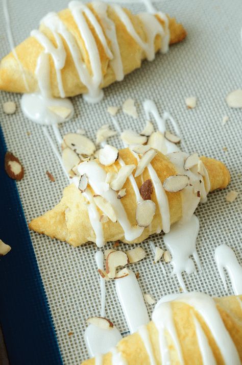 Bisquit Recipes, Filled Crescent Rolls, Stuffed Crescent Rolls, Almond Icing, Almond Paste Recipes, Easy Crescent Rolls, Crescent Roll Breakfast Recipes, Almond Crescent Cookies, Almond Pastry