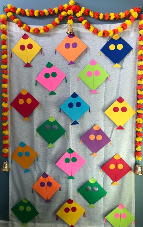 Quick and easy last minute decoration idea Craft Activity On Lohri, Kites For Decoration, Kite Wall Decor, Teej Activity For Kids, Kite Door Decorations Classroom, Kite Diy Kids, Kite Day Activities, Utrayan Decoration, Kite Craft Ideas