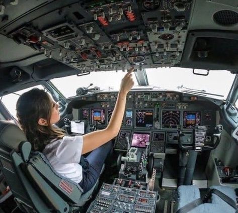 Pilot Dream, Pilot Aesthetic, Woman Pilot, Aircraft Cockpit, Pilot Life, Pilot Career, Women In Aviation, Aviation Education, Female Pilots