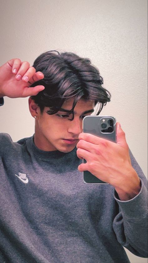 Eddie Preciado, Hair Types Men, Short Hair For Boys, Middle Part Hairstyles, Mens Hairstyles Thick Hair, Shot Hair Styles, Mens Haircuts Fade, Corte De Cabelo Masculino, Hot Hair Styles