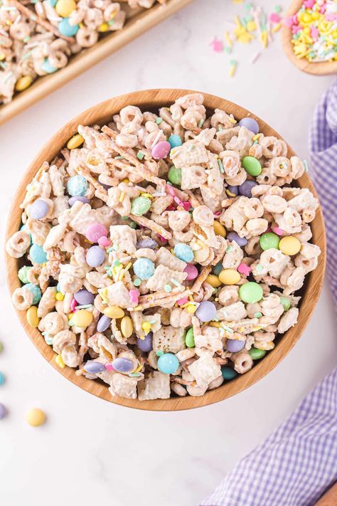 bunny bait top view Easter Bait, Chex Treats, Kids Snack Mix, Bunny Bait Recipe, Easter Kids Snacks, Easter Bunny Bait, Easter Snack Mix, Sweet Chex Mix, Sweet Chex