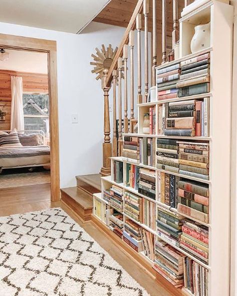 25 Creative Ways To Make Bookshelves In Your Stairs | HomeMydesign Bookshelf Staircase, Book Staircase, Staircase Bookshelf, Stair Bookshelf, Staircase Shelves, Home Library Ideas, Bookworm Aesthetic, Aesthetic Bookshelf, Book House